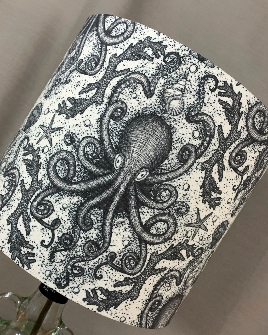 'A Kraken Night Out' lamp - Image 4