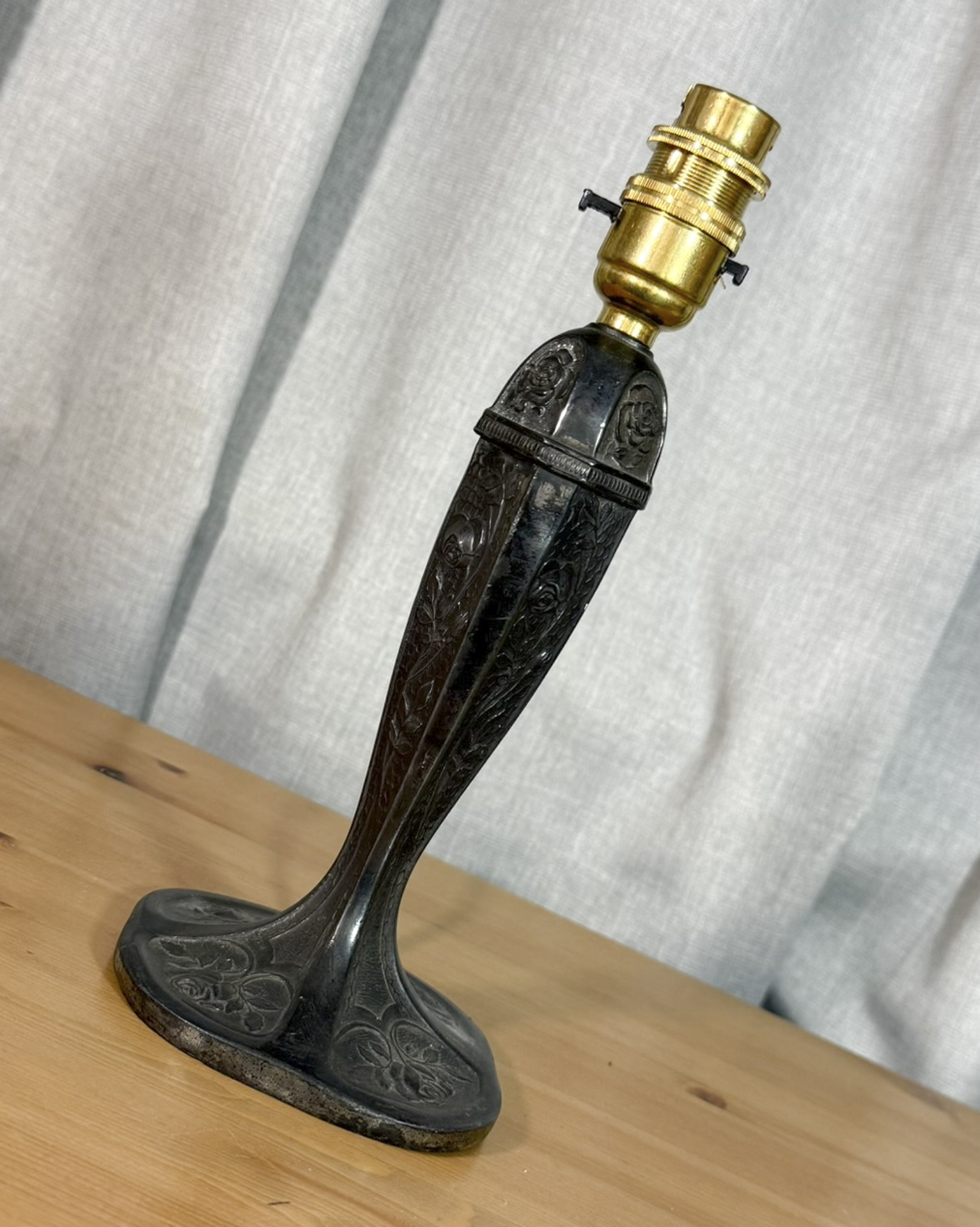 'Like a Moth to a Flame' vintage lamp - Image 3